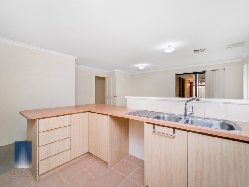 7 Darter Place, Queens Park WA 6107