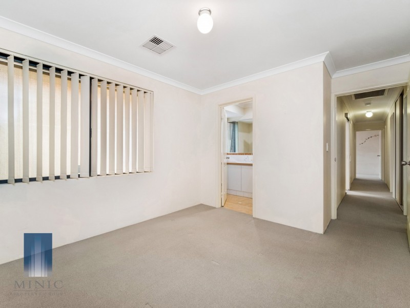 7 Darter Place, Queens Park WA 6107