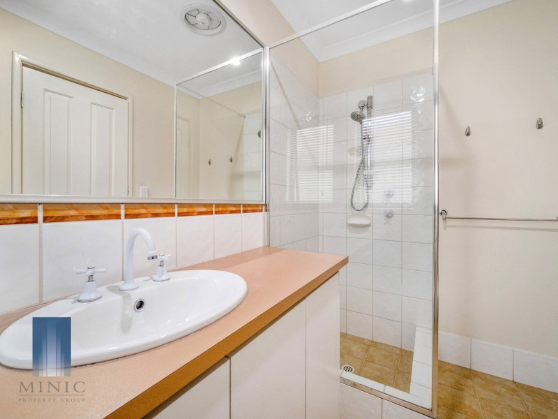 7 Darter Place, Queens Park WA 6107