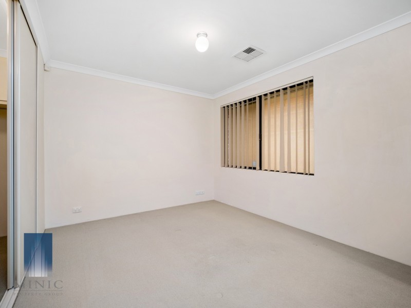 7 Darter Place, Queens Park WA 6107