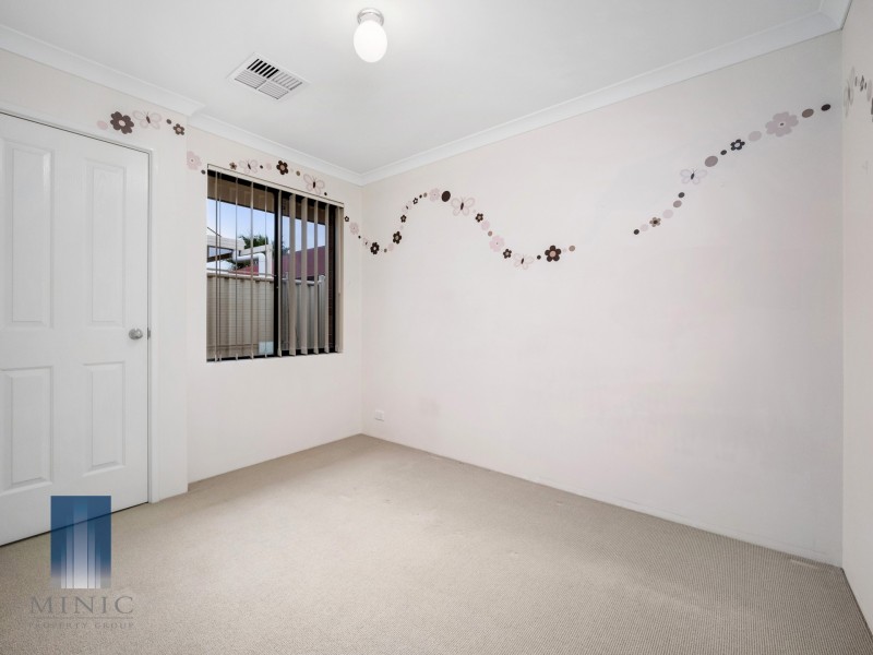 7 Darter Place, Queens Park WA 6107