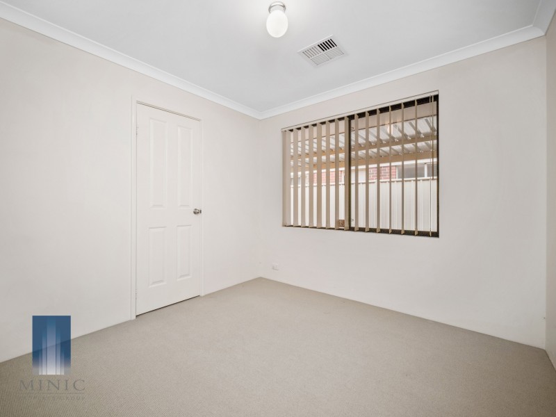 7 Darter Place, Queens Park WA 6107