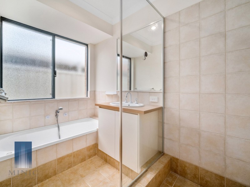 7 Darter Place, Queens Park WA 6107