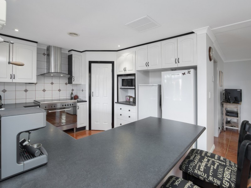 6 Malbec Place, Mount Nasura WA 6112