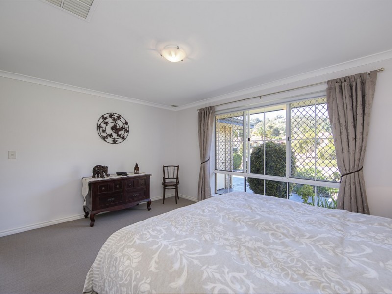 6 Malbec Place, Mount Nasura WA 6112