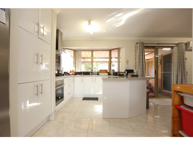 17 Verdon Place, Riverton WA 6148