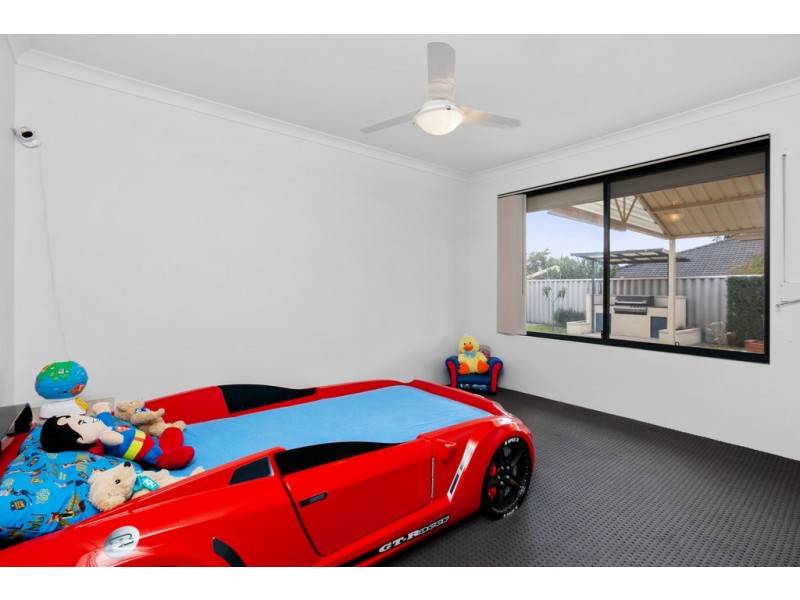 10 LAVENDER WAY, Success WA 6164