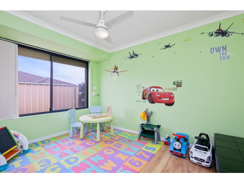 10 LAVENDER WAY, Success WA 6164