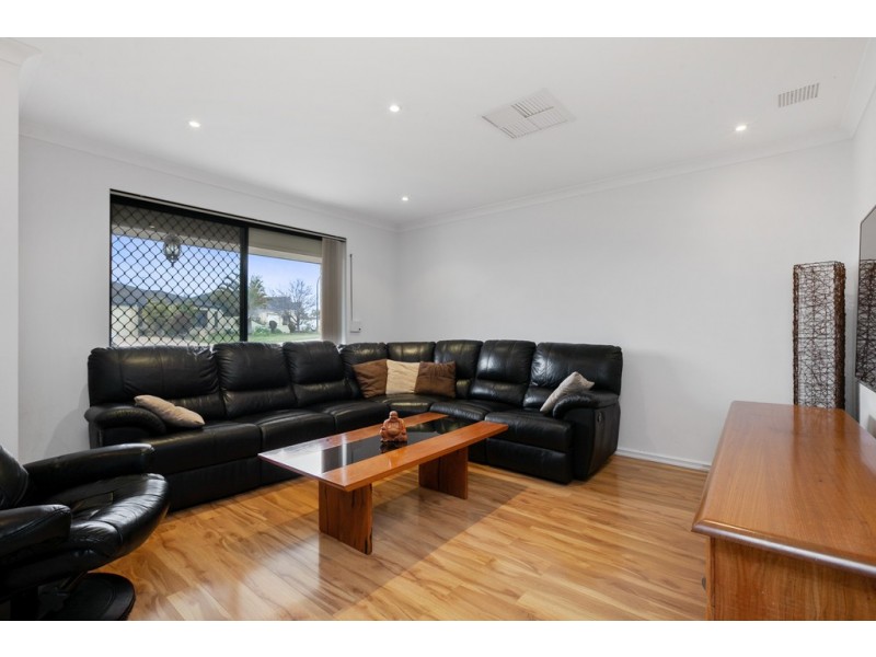 10 LAVENDER WAY, Success WA 6164