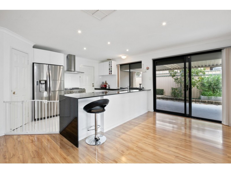 10 LAVENDER WAY, Success WA 6164