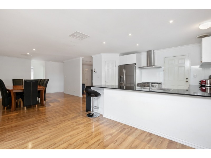 10 LAVENDER WAY, Success WA 6164