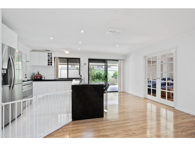 10 LAVENDER WAY, Success WA 6164