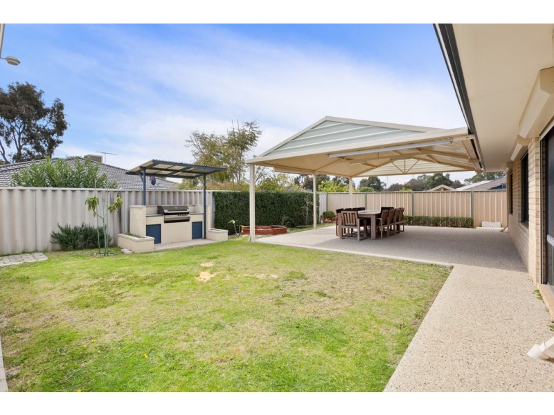 10 LAVENDER WAY, Success WA 6164