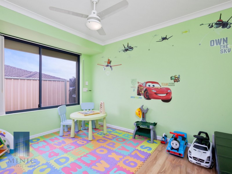 10 LAVENDER WAY, Success WA 6164