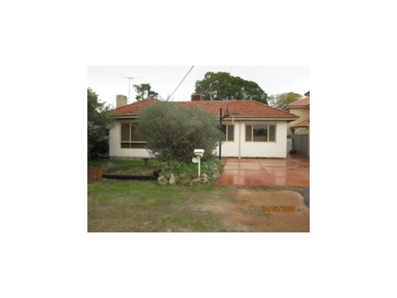 255 Robinson Road, Cloverdale WA 6105