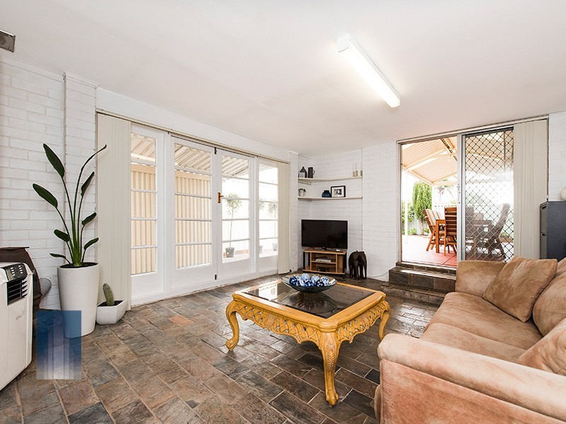 1/64 Vahland Avenue, Riverton WA 6148