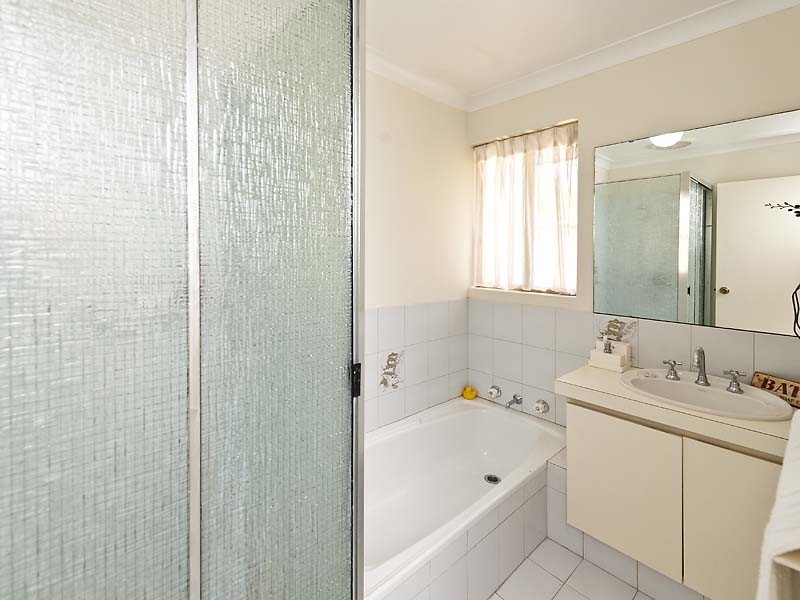 8 Gladstone Road, Leeming WA 6149