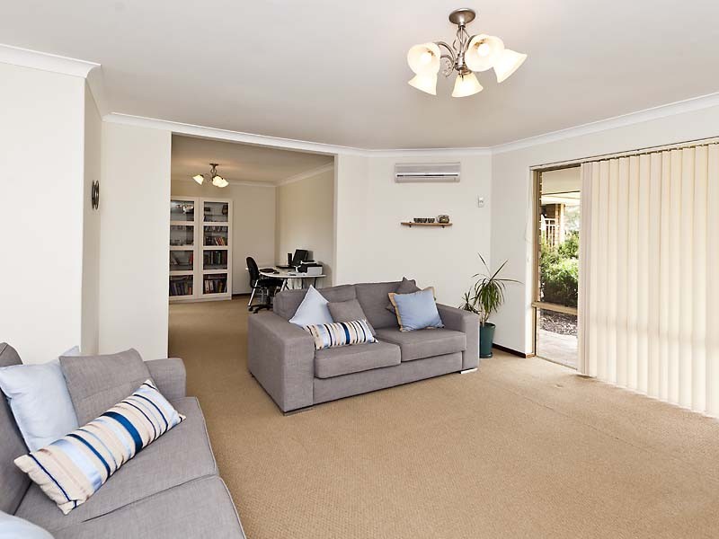 8 Gladstone Road, Leeming WA 6149