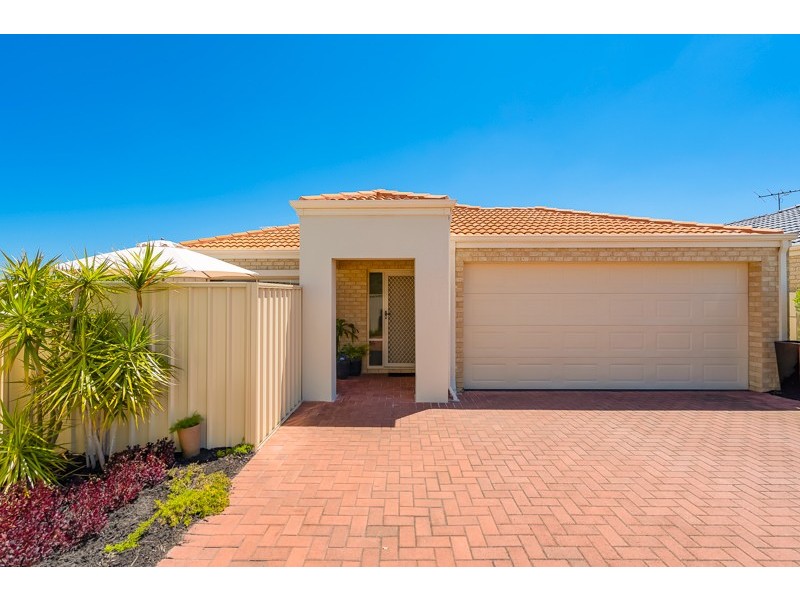 11/11 Longhurst Way, Queens Park WA 6107