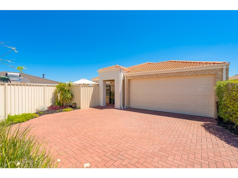 11/11 Longhurst Way, Queens Park WA 6107