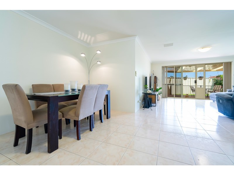 11/11 Longhurst Way, Queens Park WA 6107