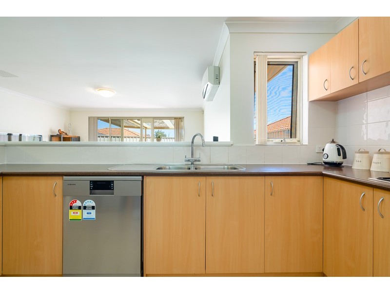11/11 Longhurst Way, Queens Park WA 6107