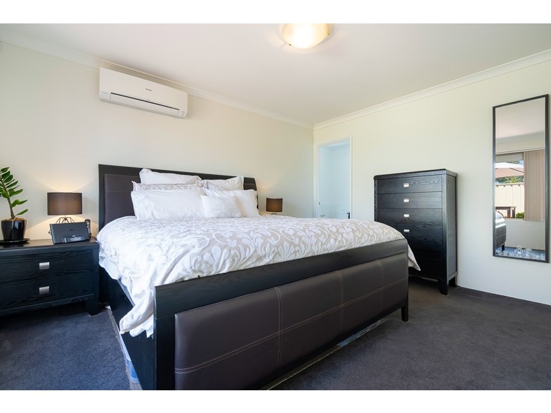 11/11 Longhurst Way, Queens Park WA 6107