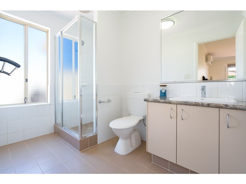 11/11 Longhurst Way, Queens Park WA 6107