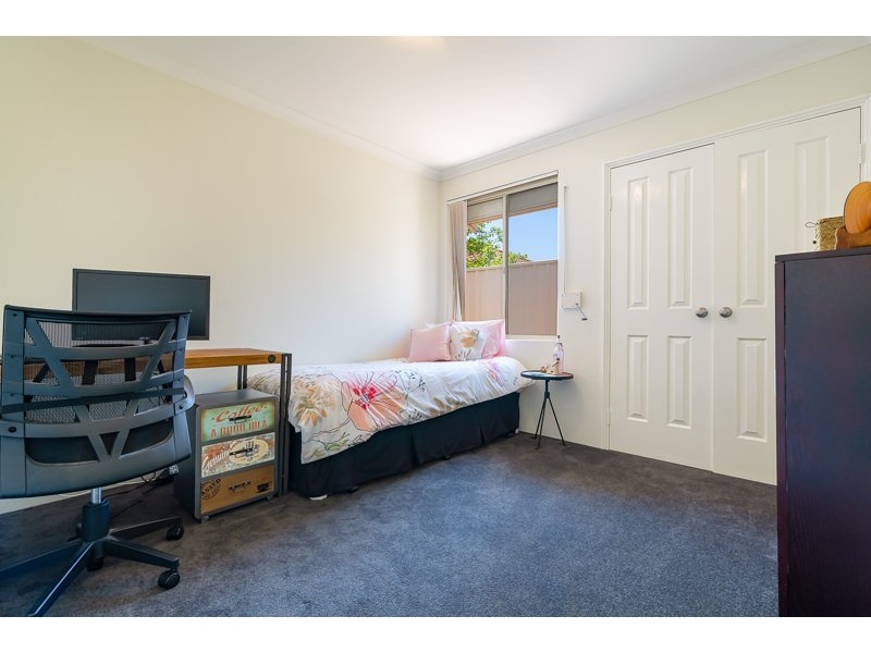11/11 Longhurst Way, Queens Park WA 6107