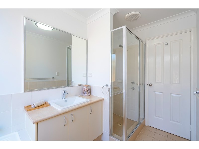 11/11 Longhurst Way, Queens Park WA 6107
