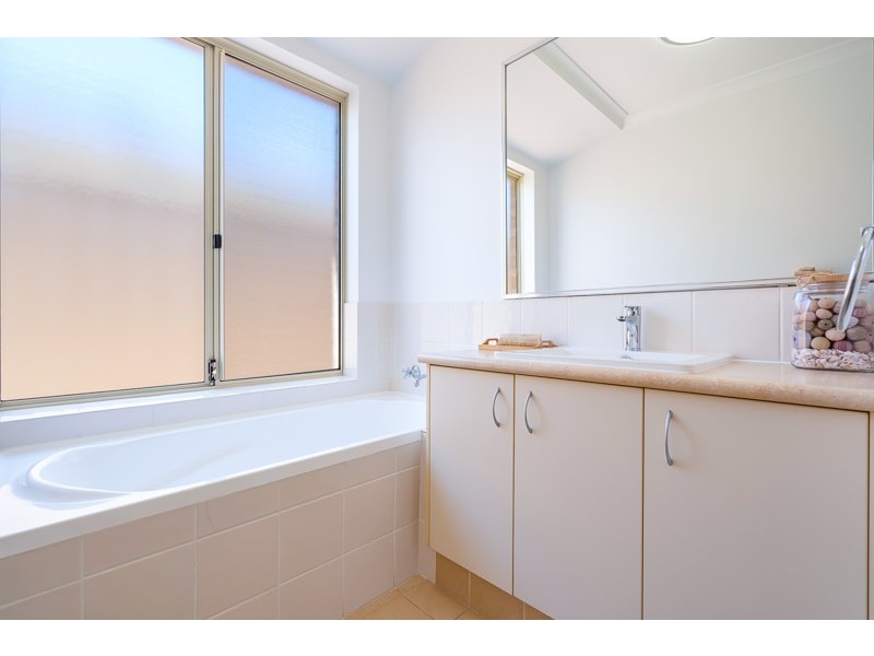 11/11 Longhurst Way, Queens Park WA 6107