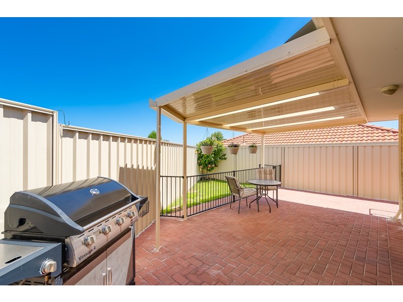 11/11 Longhurst Way, Queens Park WA 6107