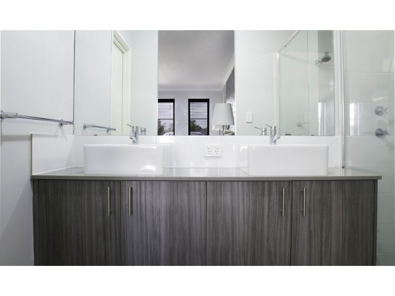 8 Ailette Elbow, Wattle Grove WA 6107