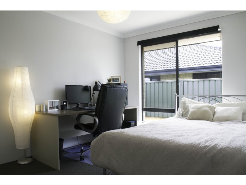 8 Ailette Elbow, Wattle Grove WA 6107