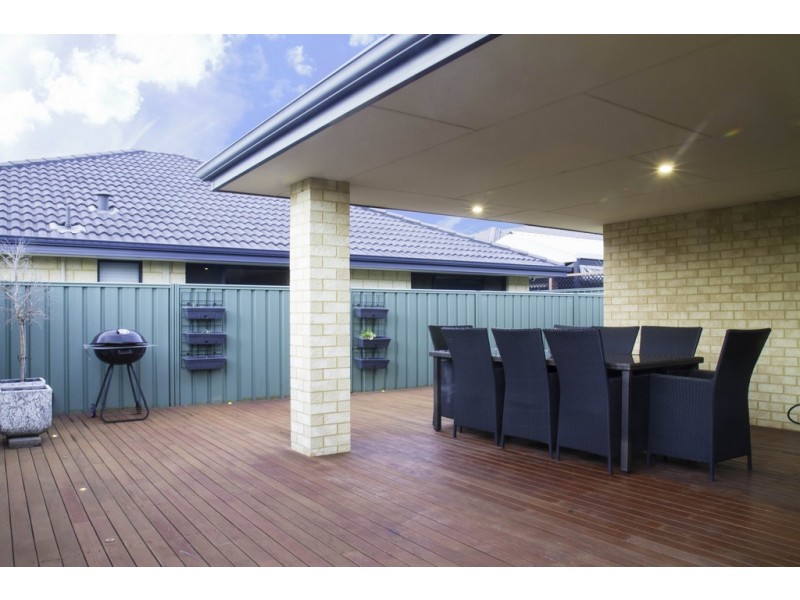 8 Ailette Elbow, Wattle Grove WA 6107