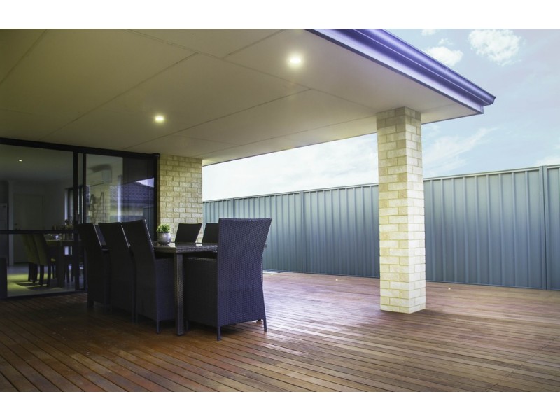 8 Ailette Elbow, Wattle Grove WA 6107