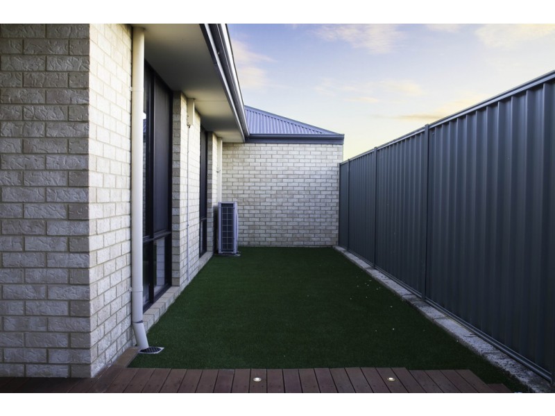 8 Ailette Elbow, Wattle Grove WA 6107