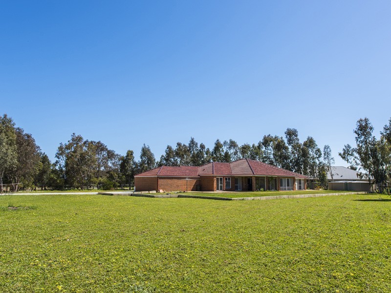 1 Fairbairn Road, Serpentine WA 6125