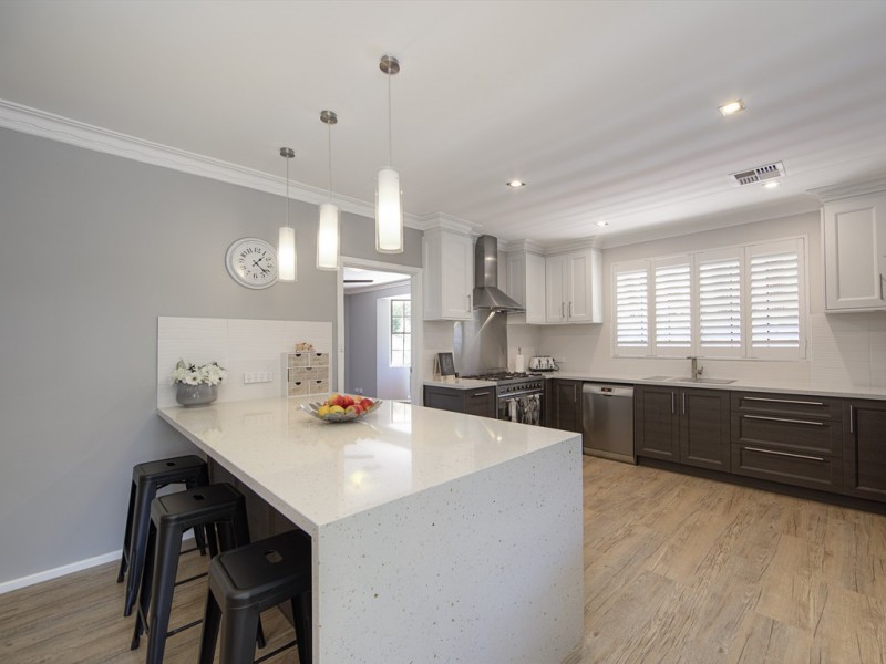 5 Vista Grove, Mount Nasura WA 6112