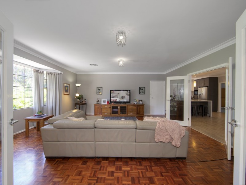 5 Vista Grove, Mount Nasura WA 6112