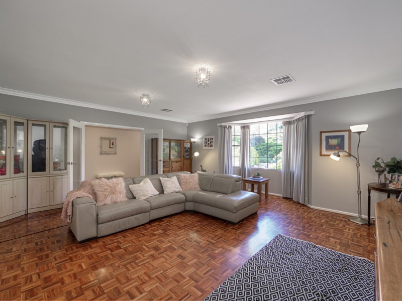 5 Vista Grove, Mount Nasura WA 6112