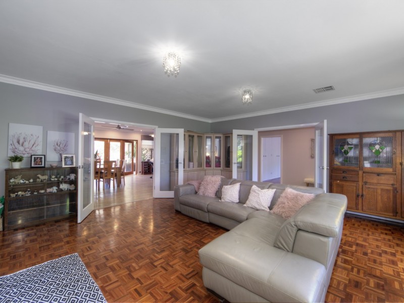 5 Vista Grove, Mount Nasura WA 6112