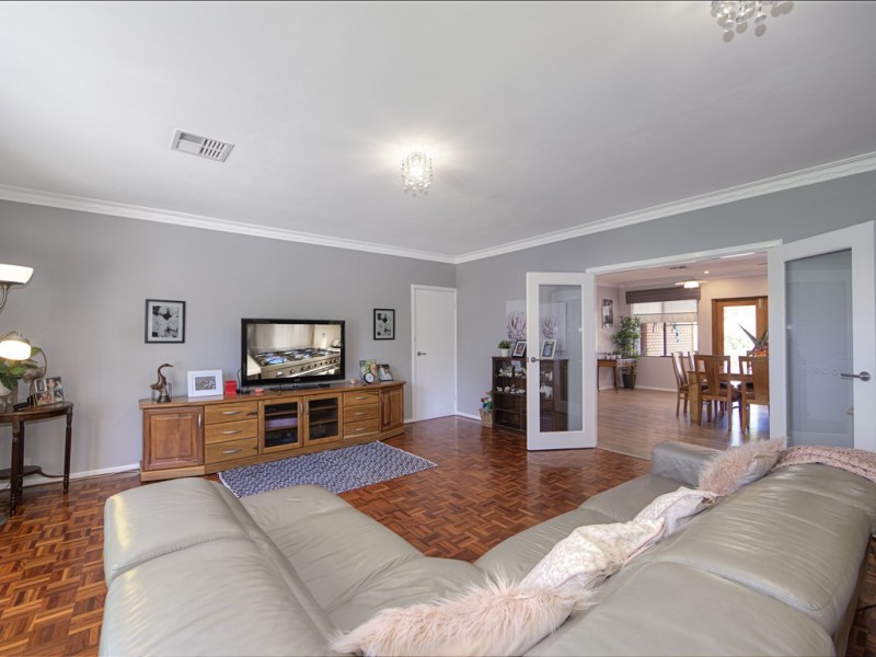 5 Vista Grove, Mount Nasura WA 6112