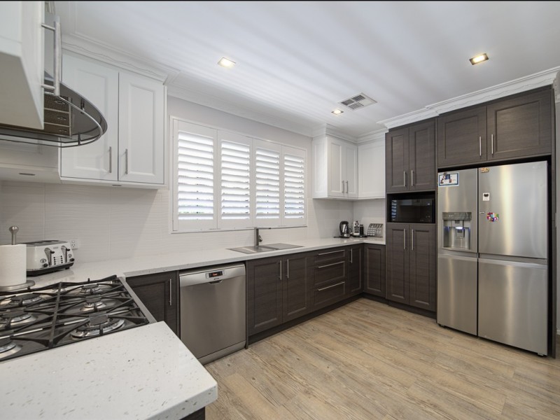 5 Vista Grove, Mount Nasura WA 6112