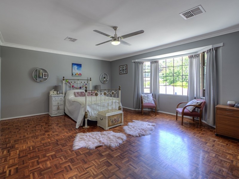 5 Vista Grove, Mount Nasura WA 6112