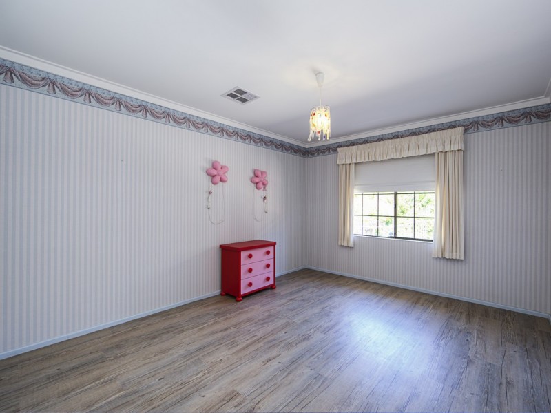 5 Vista Grove, Mount Nasura WA 6112