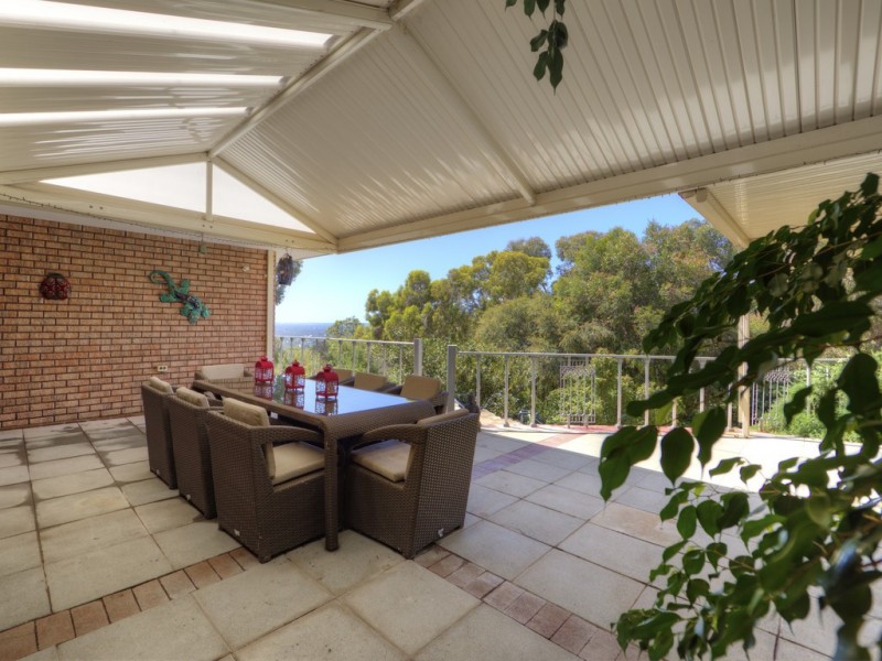 5 Vista Grove, Mount Nasura WA 6112