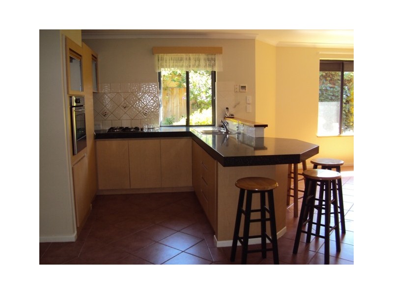 2/48 Tudor Avenue South, Riverton WA 6148