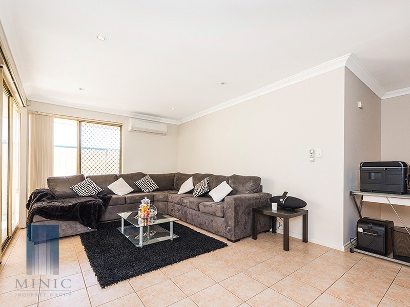 2/28-30 Stockman Way, Cannington WA 6107