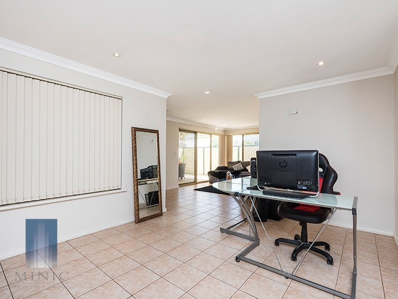 2/28-30 Stockman Way, Cannington WA 6107